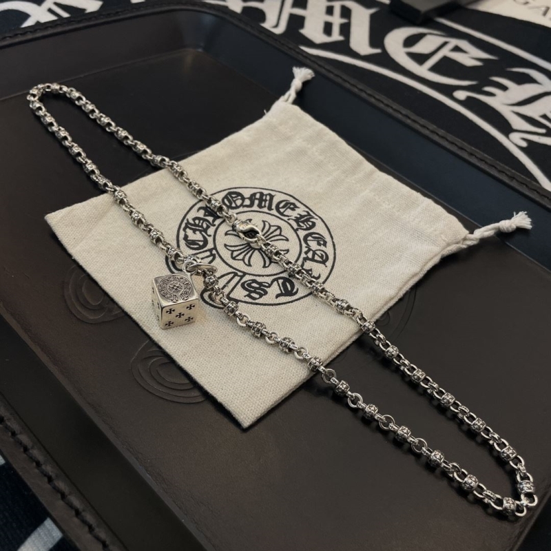 Ch*0me He**ts necklaces